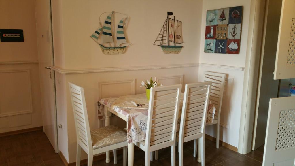 Laura'S Home Durres Bagian luar foto