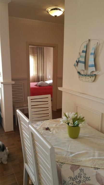 Laura'S Home Durres Bagian luar foto