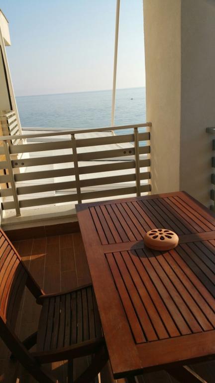 Laura'S Home Durres Bagian luar foto