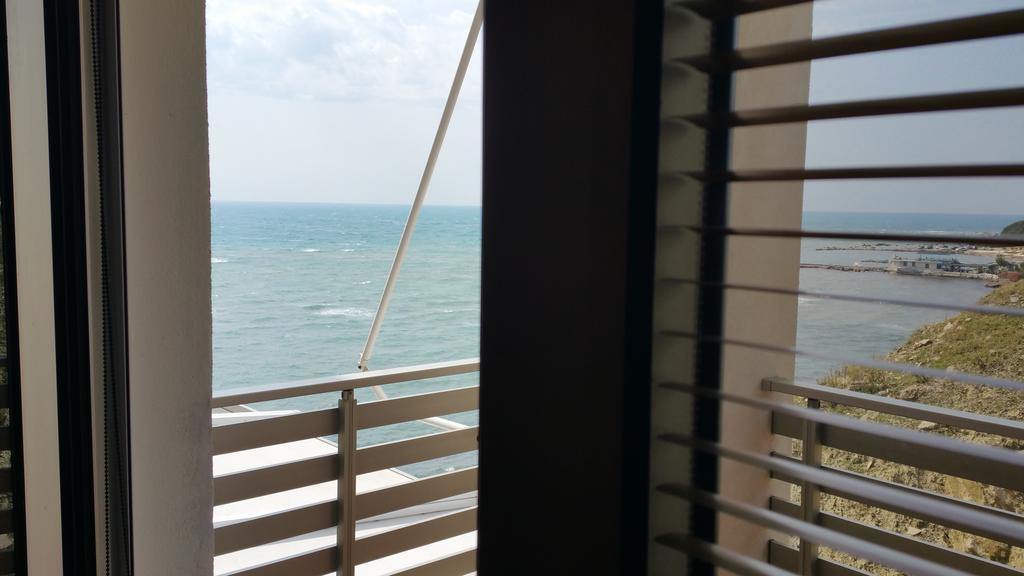 Laura'S Home Durres Bagian luar foto
