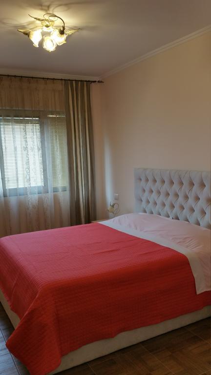 Laura'S Home Durres Bagian luar foto