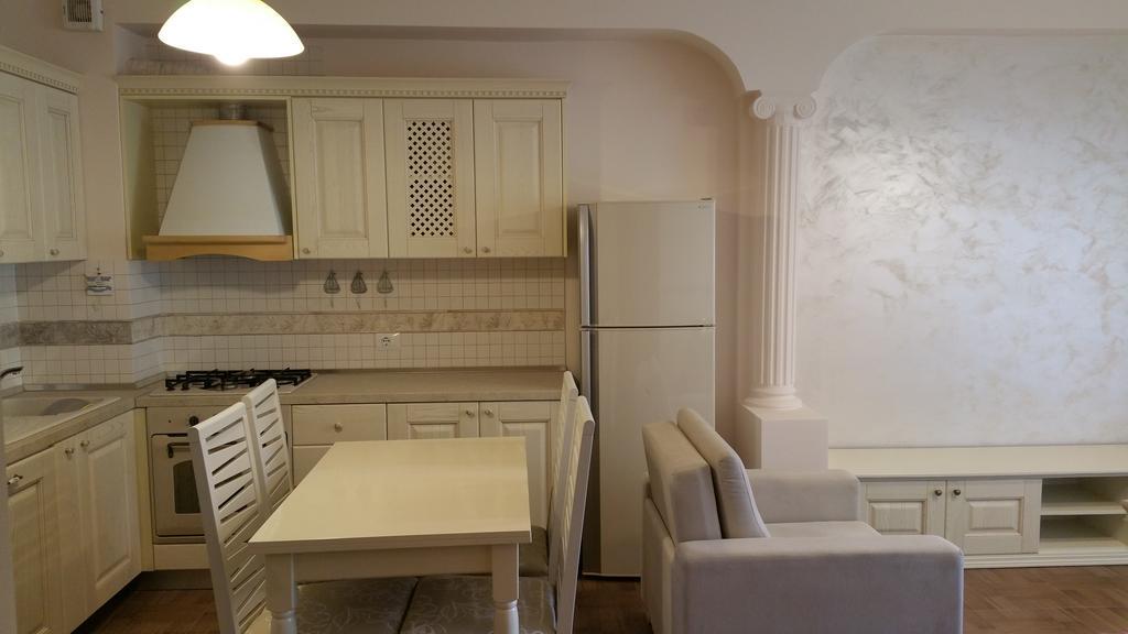 Laura'S Home Durres Bagian luar foto